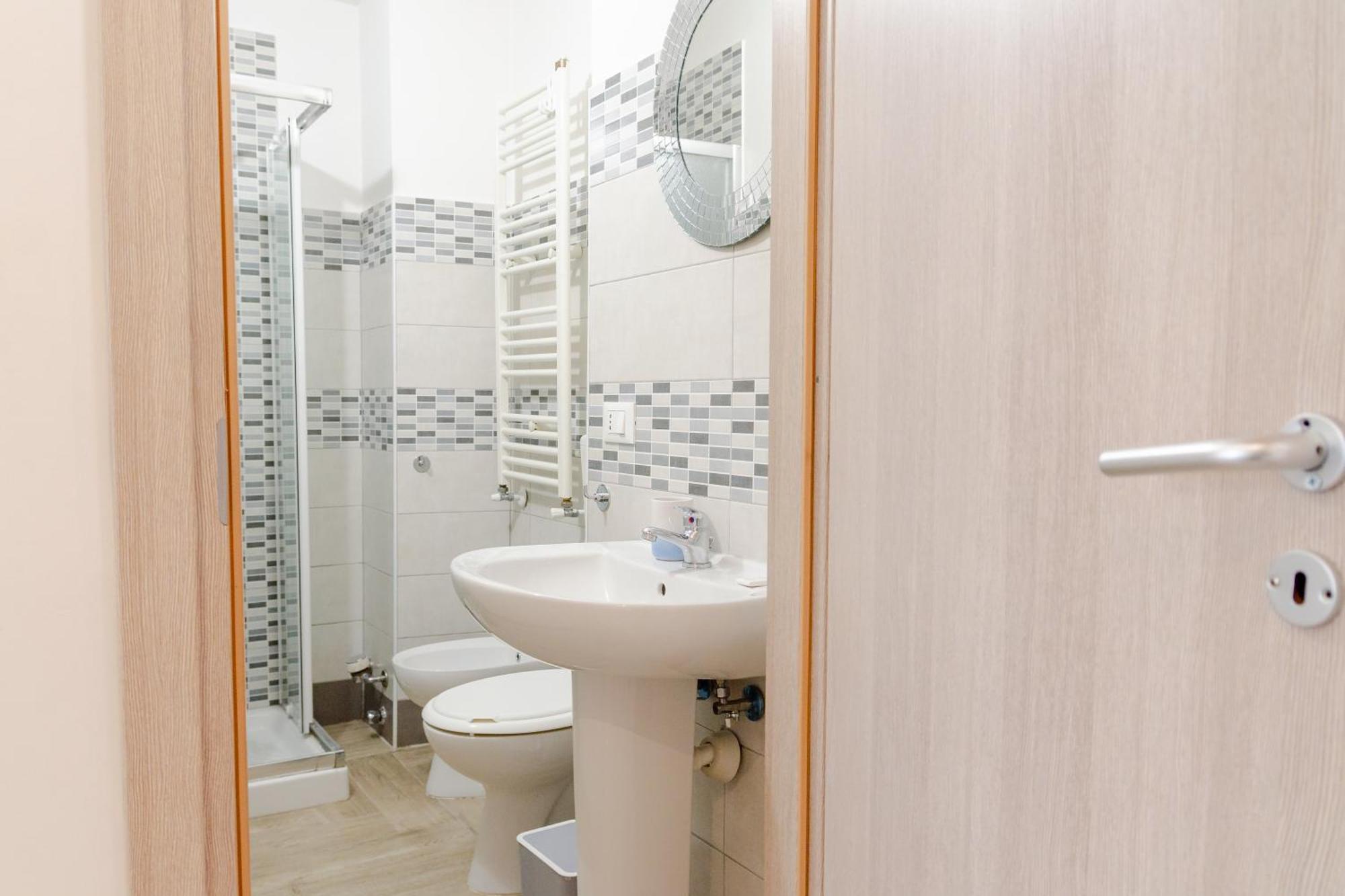 La Piccola By Happyhostorino Apartment Luaran gambar